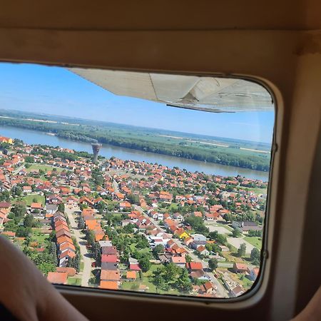 Vila Rosa Vukovar Exterior foto
